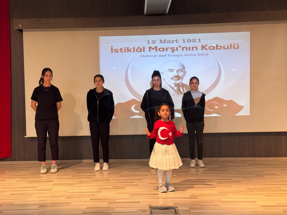 KOCAKÖY'DE İSTİKLAL MARŞI'NIN KABULÜNÜN 104.YIL DÖNÜMÜ COŞKUYLA KUTLANDI