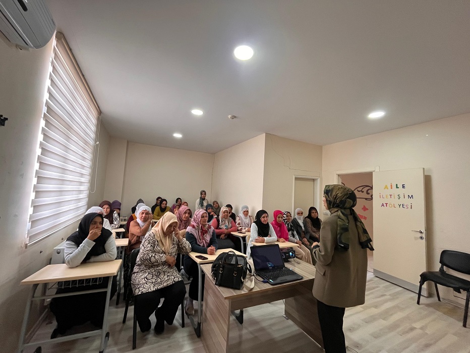 KOCAKÖY ADEM'DE AİLE YILI KAPSAMINDA BİLGİLENDRİCİ SEMİNER GERÇEKLEŞTİRİLDİ
