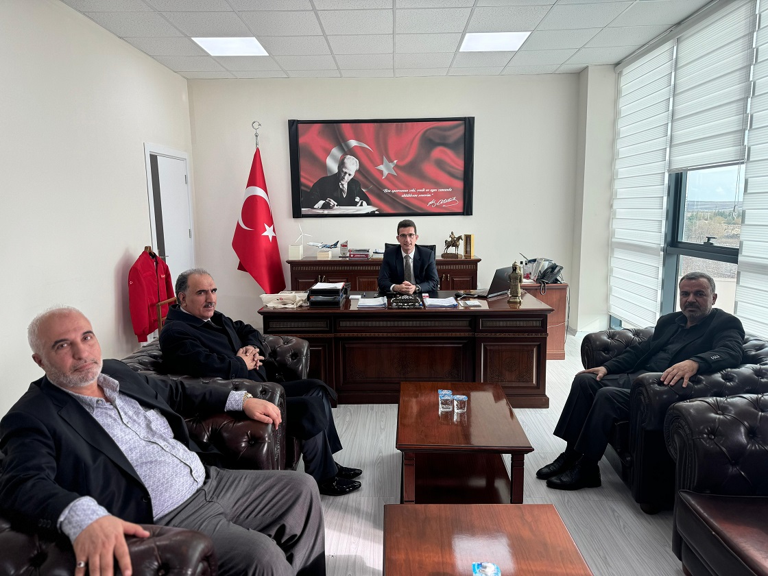 HÜR DAVA PARTİSİ İL BAŞKAN YARDIMCILARI VE HÜR DAVA PARTİSİ İLÇE TEMSİLCİSİ İLÇE KAYMAKAMI'NI ZİYARET ETTİLER