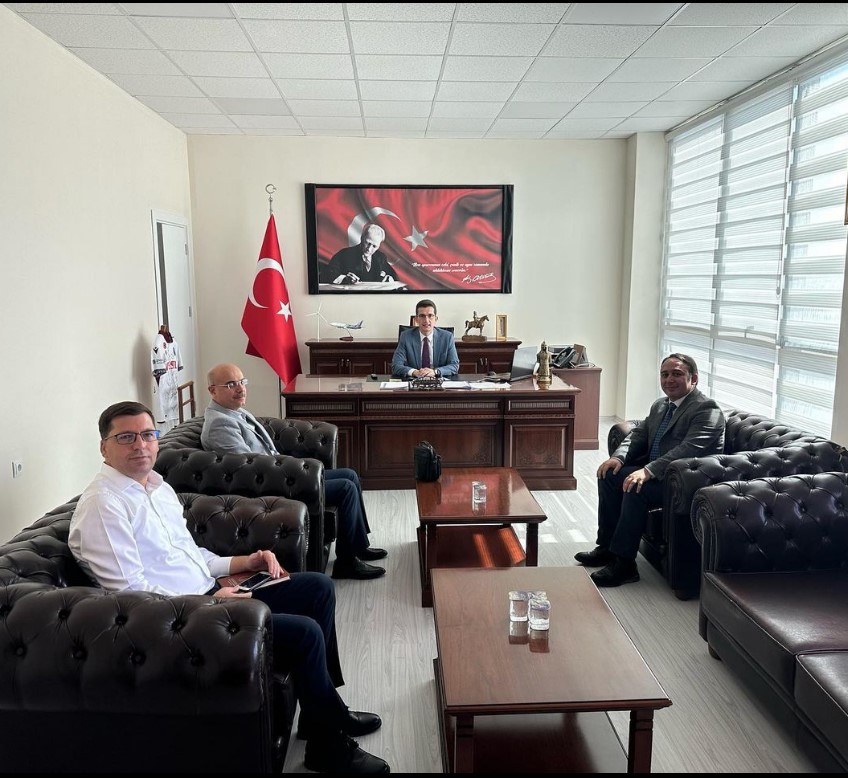 Karacadağ Kalkınma Ajansı Genel Sekreteri Kaymakam Yusuf Kaptanoğlu’na hayırlı olsun ziyaretinde bulundular.